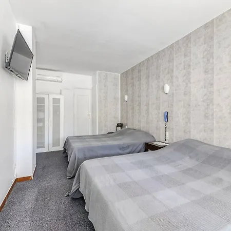 Hotel Vila פרונטיניאן