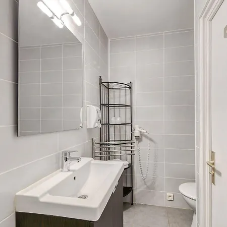Hotel Vila 2* 프롱티냥