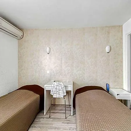 فندق Hotel Vila فرونتينيان