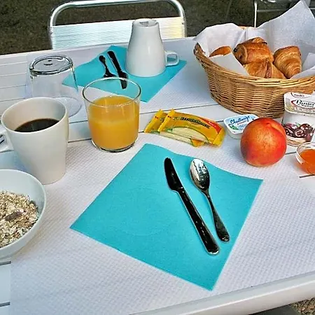 Hotel Vila فندق فرونتينيان