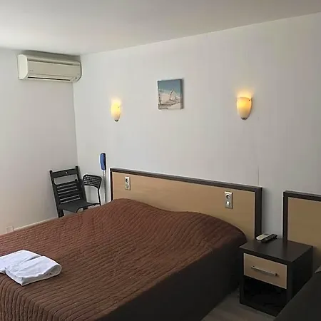 فندق Hotel Vila 2*
