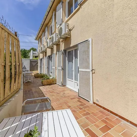 维拉酒店 2* 弗龙蒂尼昂